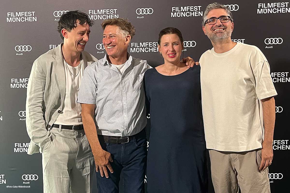 Gruppenbild der Hauptdarsteller Laurence Rupp, Tobias Moretti, Martina Ebm und Regisseur Umut Dag - Gnadenlos - Premiere beim Filmfest in der Astor Film Lounge (©Foto: Gaby Hildenbrandt)