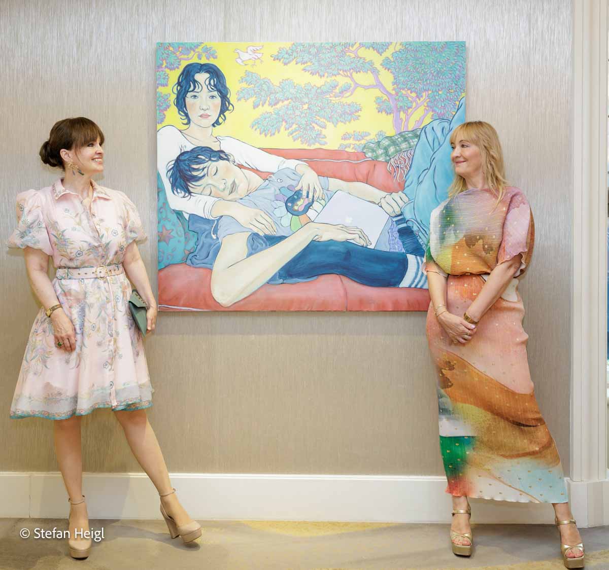 Vernissage „Heldinnen und Helden-Gemälde von Julia von Kienlin im Mandarin Oriental in München am 4.8.2026. Dr. Sonja Lechner und Julia von Kienlin (©Foto: Stefan Heigl)