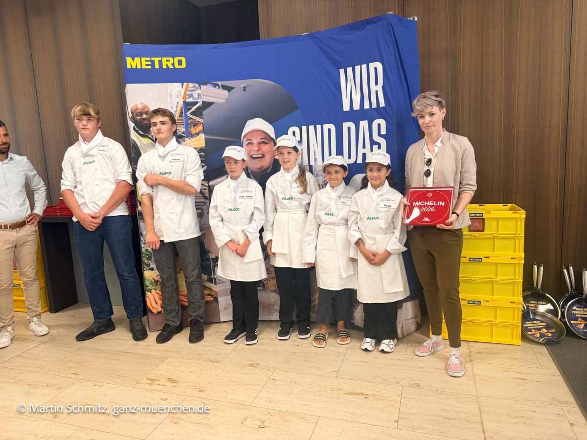 Aus dem Landkreis Dachau kam Sabrina Fenzl vom MIND (Markt Indersdorf) , die an diesem Tag als einzige Frau unter den ausgezeichneten Küchenchefs ihre Plakette entgegennahm: Verleihung der Guide Michelin 2026 Plaketten an Betriebe aus Oberbayern (©Foto: Martin Schmitz)