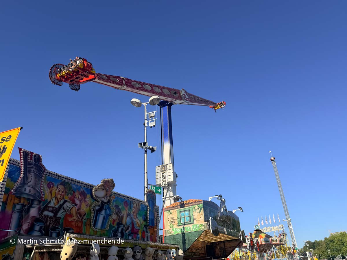 XXL Racer von Goetzke und Bergmann. - Gäubodenvolksfest 2026 in Straubing (©Foto: Martin Schmitz)