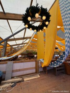 Fischer-Vroni: Oktoberfest Aufbau Tag 47, Freitag 14.08.2026 (©Foto: Marikka-Laila Maisel)