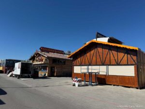 Goldener Hahn und Haxnbraterei: Oktoberfest Aufbau Tag 47, Freitag 14.08.2026 (©Foto: Marikka-Laila Maisel)