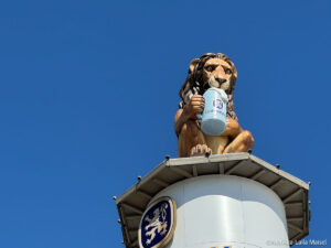 Der Löwe auf dem Löwenbräuturm: Oktoberfest Aufbau Tag 47, Freitag 14.08.2026 (©Foto: Marikka-Laila Maisel)
