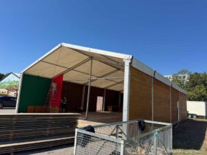 Münchner Marionettentheater auf der Oidn Wiesn: Oktoberfest Aufbau Tag 47, Freitag 14.08.2026 (©Foto: Marikka-Laila Maisel)