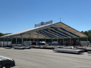 Museumzelt auf der Oidn Wiesn: Oktoberfest Aufbau Tag 47, Freitag 14.08.2026 (©Foto: Marikka-Laila Maisel)