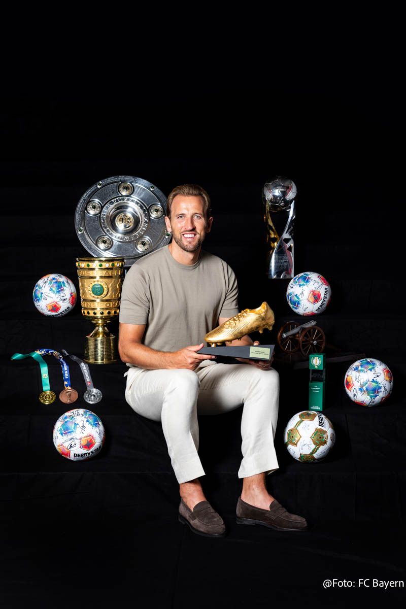 Harry Kane - Verleihung des zweiten Goldenen Schuh im FC Bayern Museum am 19.08.2026 (©Foto: FC Bayern)