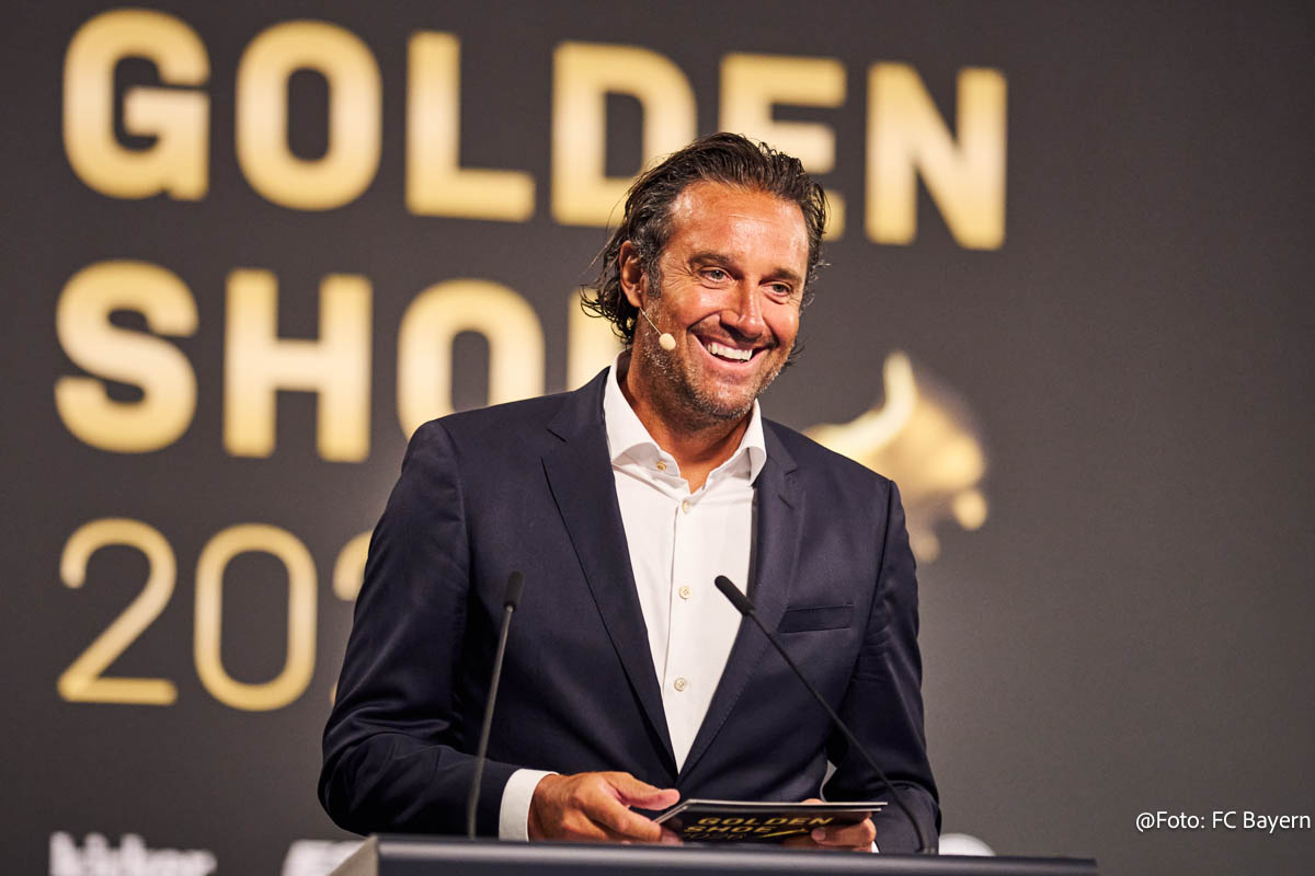 Luca Toni hielt die Laudatio auf Harry Kane im FC Bayern Museum am 19.08.2026 (©Foto: FC Bayern)