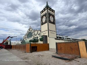 Augustiner Festhalle: Oktoberfest Aufbau Tag 53, Donnerstag 20.08.2026 (©Foto: Martin Schmitz)