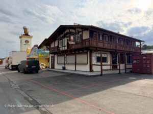 Glöckle Wirt: Oktoberfest Aufbau Tag 53, Donnerstag 20.08.2026 (©Foto: Martin Schmitz)