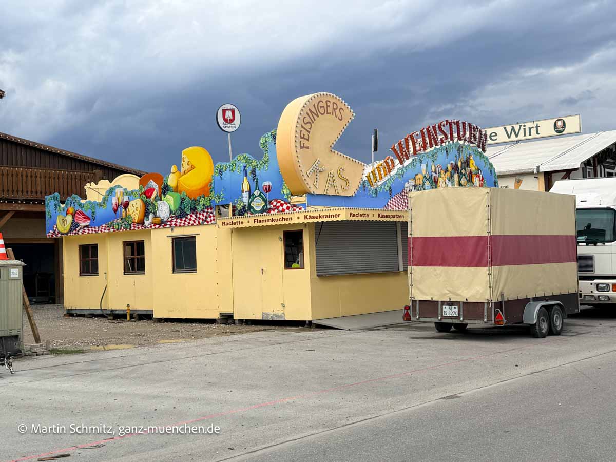 Feisinger's Kas- und Weinstub'n: Oktoberfest Aufbau Tag 53, Donnerstag 20.08.2026 (©Foto: Martin Schmitz)