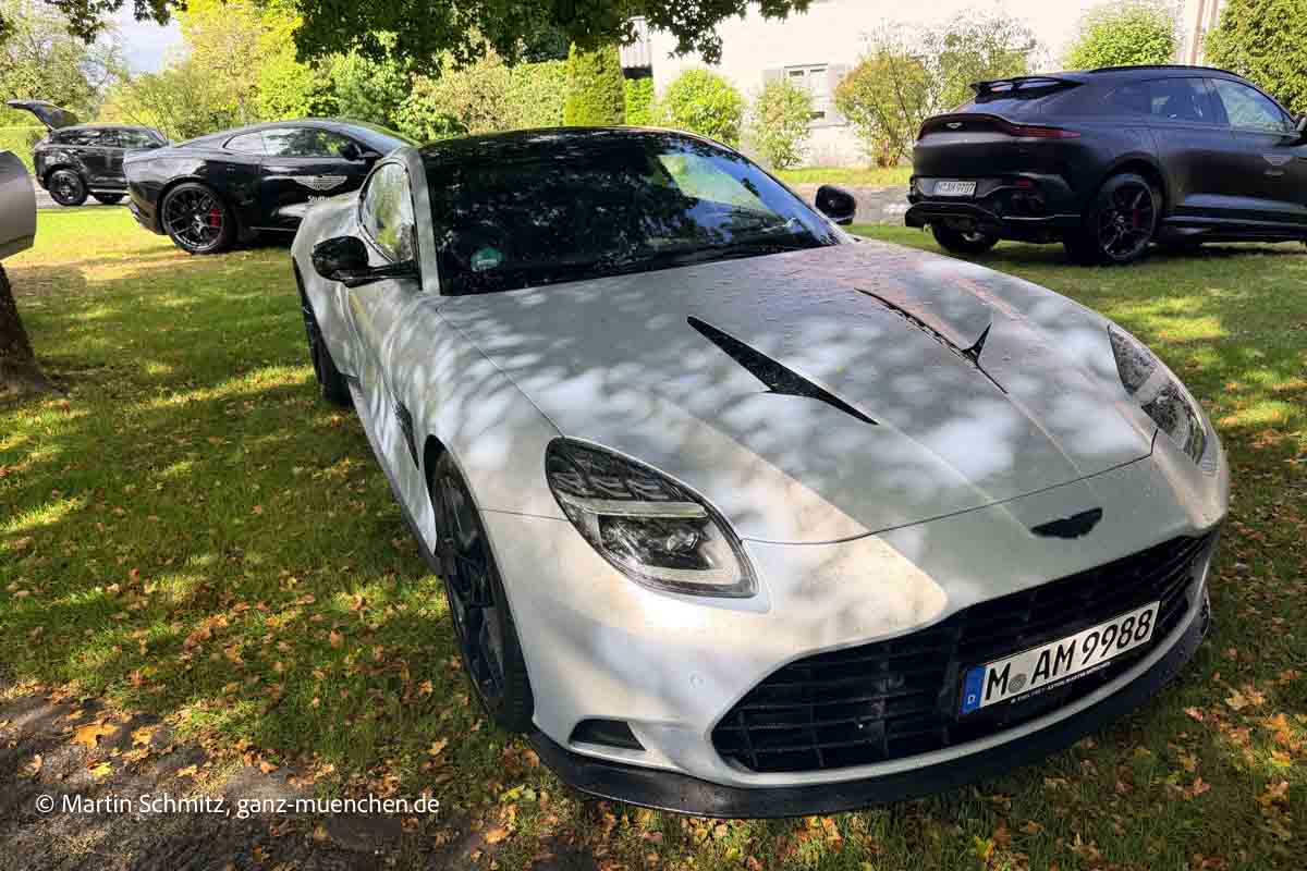 Ausfahrt Aston Martin Müchen ins Oberland mit den neun S-Modellen (©Foto. Martin Schmitz)