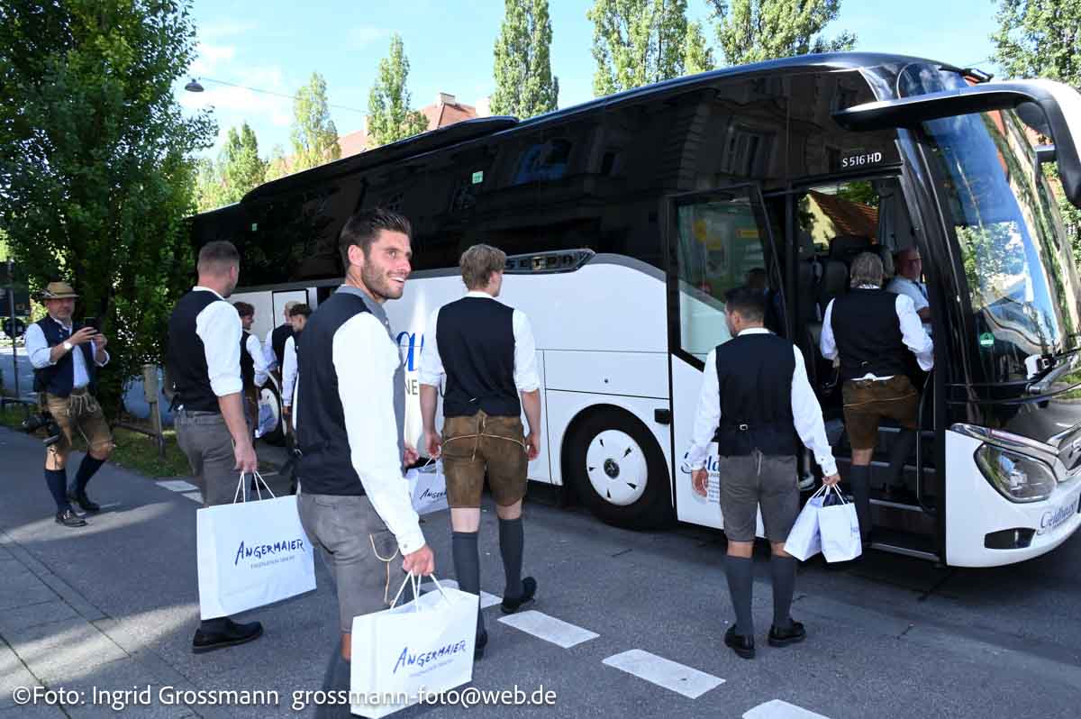 Nach der Einkleidung von TSV 1860 durch Angermaier am 26.08.2026 (©Foto: Ingrid Grossmann)