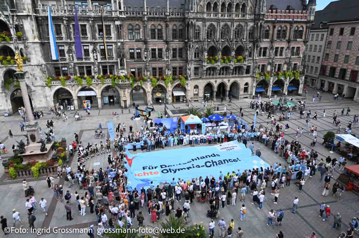 München ist bereit für Olympia: Bündnis PRO Olympia am Marienplatz (©Foto: Ingrid Grossmann)