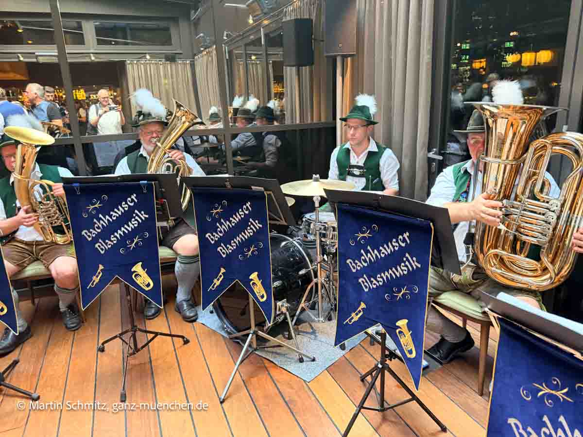 Bachauer Blasmusik: Angermaier, Strenesse und Living Hotels: Wiesn-Warm-up am Viktualienmarkt (©Foto: Martin Schmitz)
