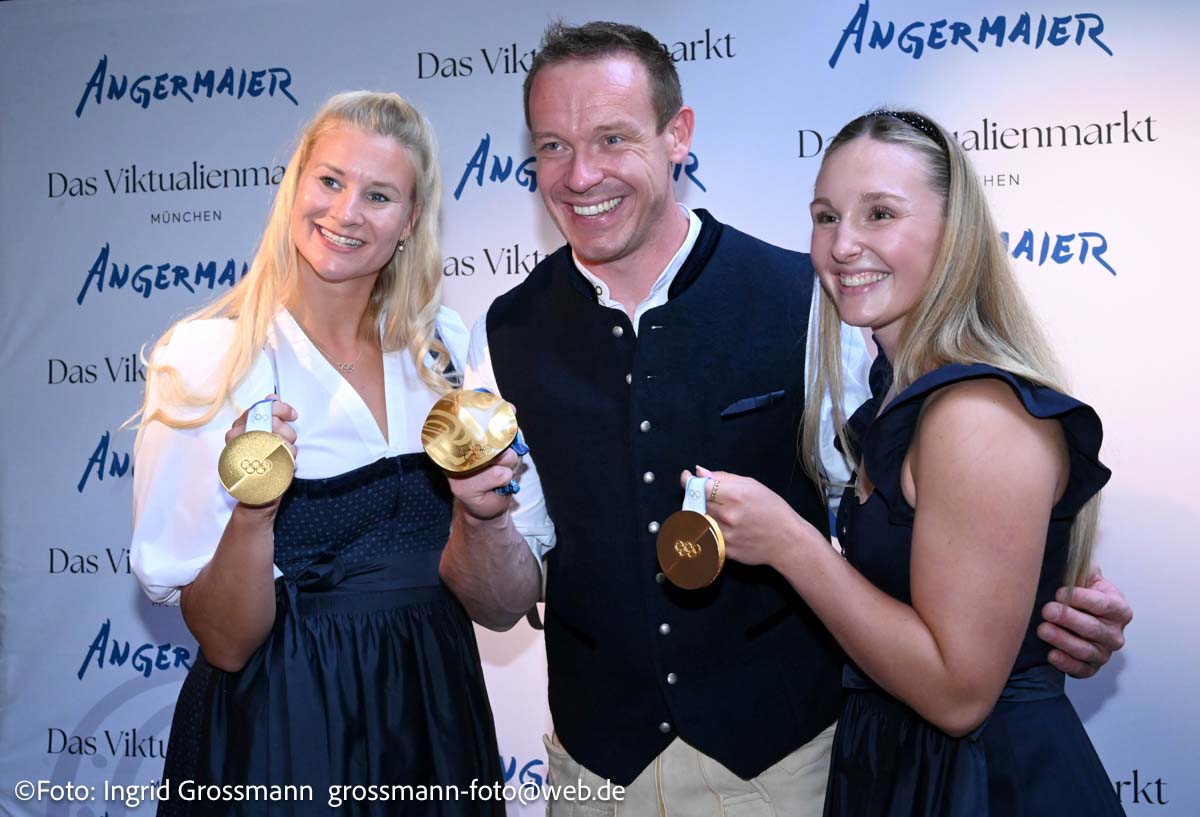 odel-Olympiasieger Felix Loch und Dajana Eitberger sowie die Bob-Olympiasiegerin Magdalena Matschin: Angermaier, Strenesse und Living Hotels: Wiesn-Warm-up am Viktualienmarkt (©Foto: Ingrid Grossmann)