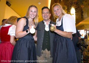 Angermaier, Strenesse und Living Hotels: Wiesn-Warm-up am Viktualienmarkt (©Foto: Ingrid Grossmann)