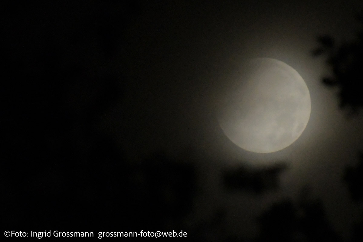 Mondfinsternis am 28.08.2026 über München (©Foto: Ingrid Grossmann)