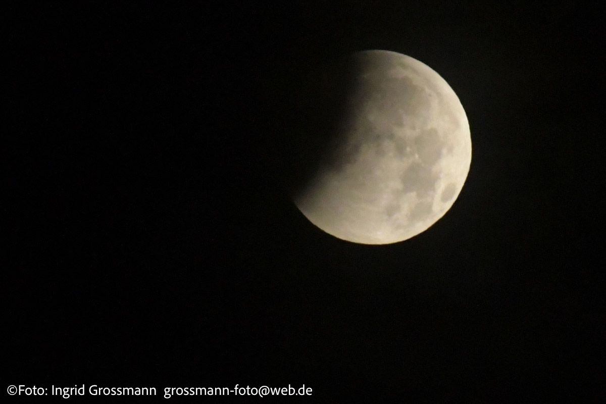 Mondfinsternis am 28.08.2026 über München (©Foto: Ingrid Grossmann)