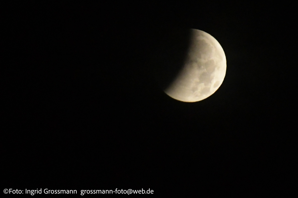 Mondfinsternis am 28.08.2026 über München (©Foto: Ingrid Grossmann)