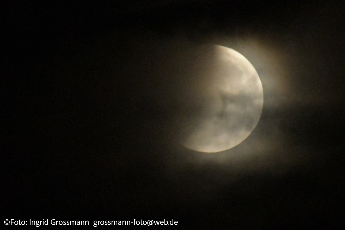 Mondfinsternis am 28.08.2026 über München (©Foto: Ingrid Grossmann)