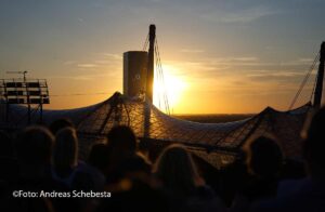 Sonnenfinsternis beim Sommerfestival Olympiapark am 12.08.2026 (©Foto: Andreas Schebesta für Sayaq)