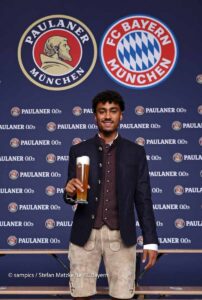 Brown: Legendäres Paulaner Lederhosen Shooting des FC Bayern München am Nockerberg ©Foto: sampics Photographie für FC Bayern
