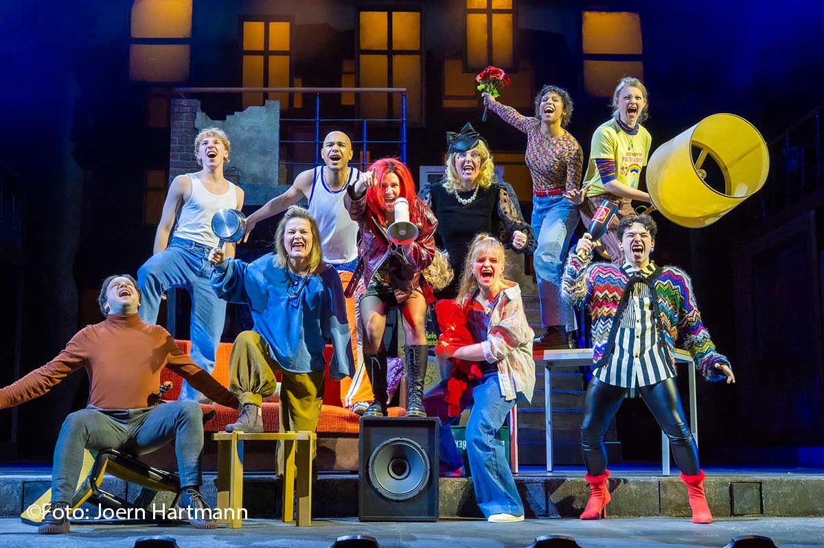 Wir sind am Leben - Musical von Plate und Sommer - Theater des Westens Berlin (©Foto: Joern Hartmann)