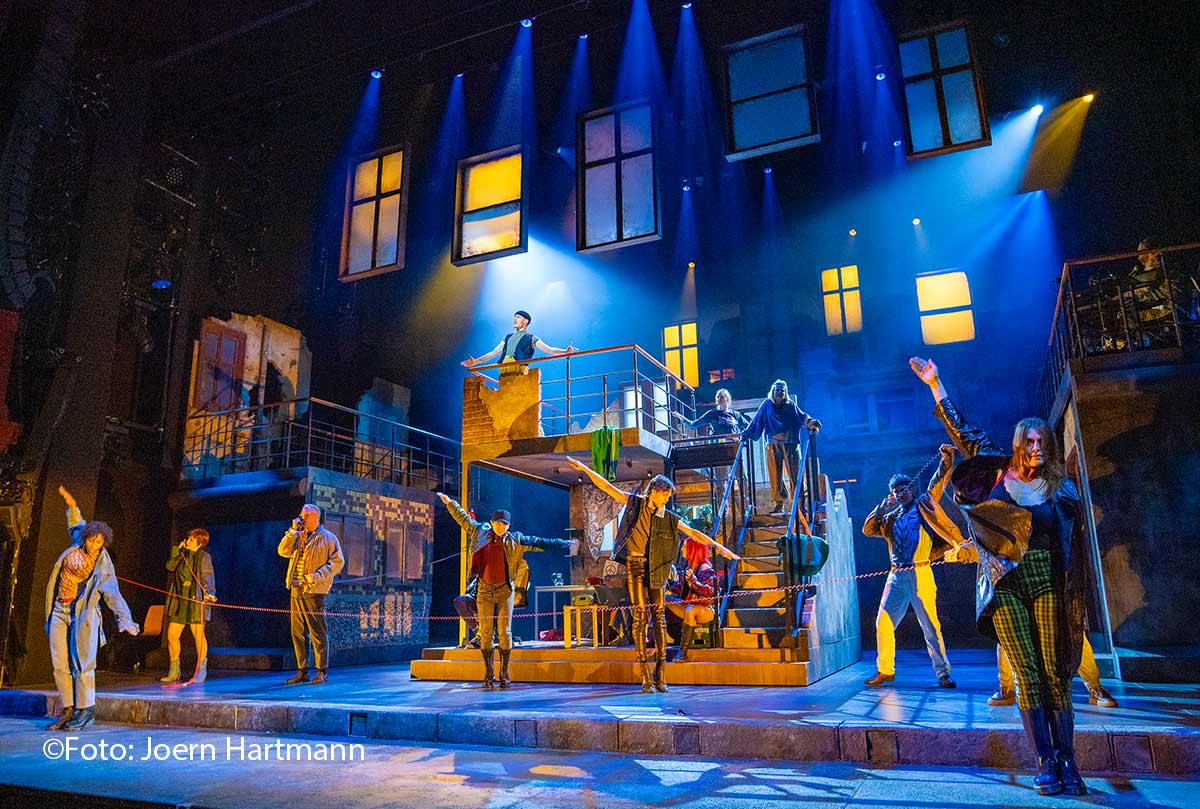 Wir sind am Leben - Musical von Plate und Sommer - Theater des Westens Berlin (©Foto: Joern Hartmann)