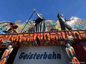 Eckls Nostalgie Geisterbahn - Wiesn Aufbau Tag 68 - 04.09.2026 (Freitag) (©Foto: Marikka-Laila Maisel)