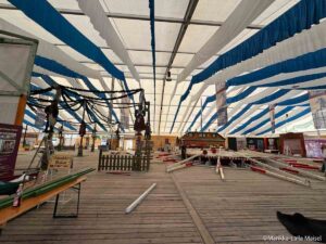Museumszelt auf der Oidn Wiesn: Wiesn Aufbau Tag 68 - 04.09.2026 (Freitag) (©Foto: Marikka-Laila Maisel)