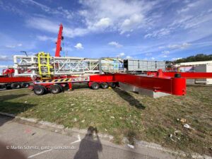 Und auch der Skyfall ist bereits eingetroffen - in den nächsten Tagen - wird der Turm bereits aufgestellt.Oktoberfest Aufbau Tag 66, Mitttwoch 03.09.2026 (©Foto: Martin Schmitz)