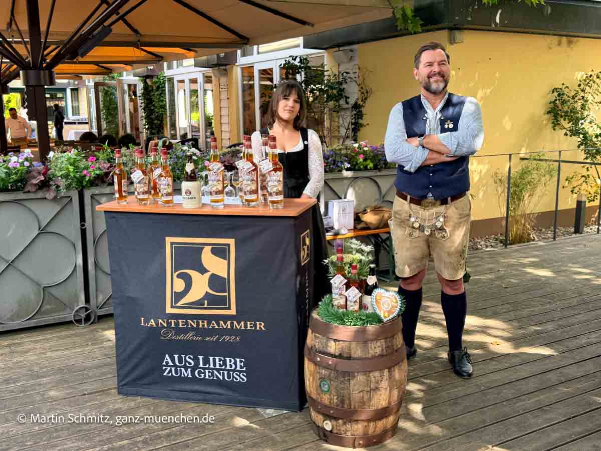 Lantenhammer-Geschäftsführer Thomas Weinberger und  Destillatorin Christina Kölbl  bei der Wiesnbierprobe Hacker-Pschorr und Paulaner imSeehaus am 03.09.2026 (©Foto: Martin Schmitz)