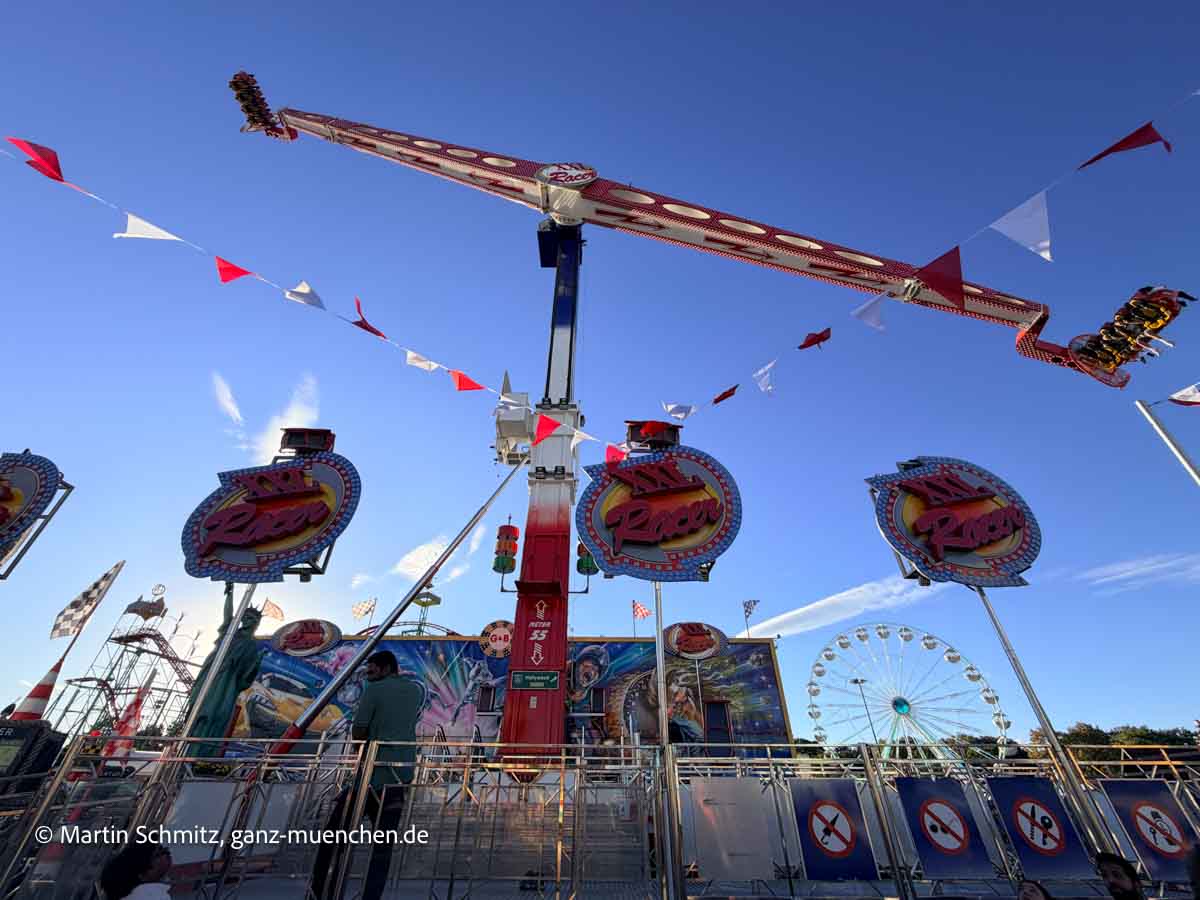 XXL Racer auf dem Nürnberger Herbstvolksfest 2026 (©Foto: Martin Schmitz)
