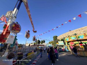 XXL Racer auf dem Nürnberger Herbstvolksfest 2026 (©Foto: Martin Schmitz)