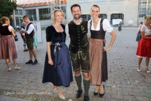 Eileen Polielaty (Angermaier), Martin und Kathrin Seizl (Gaudiknopf), Angermaier Trachtennacht 2026 in der Alten Kongresshalle (©Foto:Martin Schmitz)