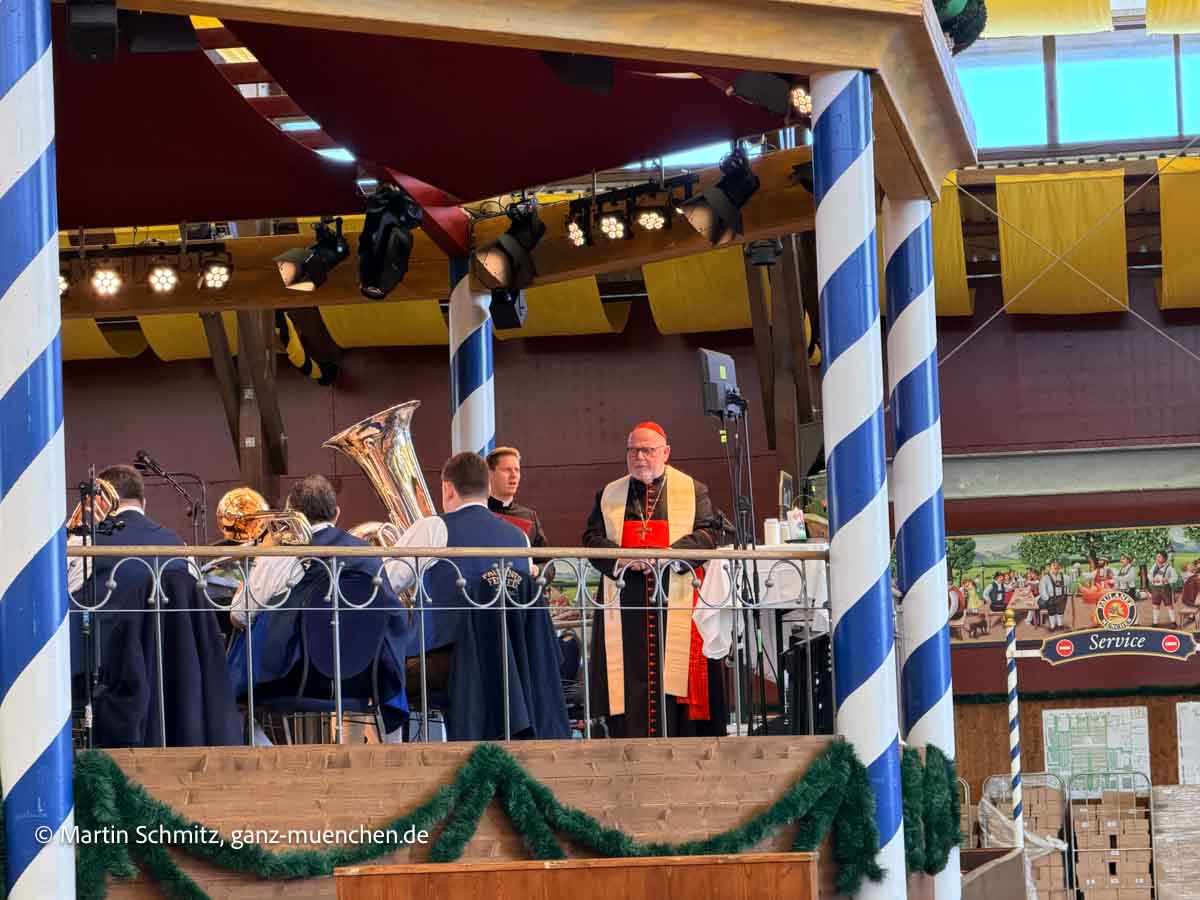 Segnung des Paulaner Festzeltes durch Kardinal Richar Marx noch vor derm Presserundgang am 17.09.2026 (©Foto: Martin Schmitz)