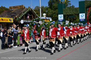 Schäffler beim Einzug der Wiesnwirte am 19.09.2026 (©Foto: Ingrid Grossmann)