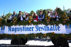Augustiner Festzelt beim Einzug der Wiesnwirte am 19.09.2026 (©Foto: Ingrid Grossmann)