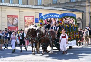 Trachten- und Schützenzug am ersten Wiesnsonntag 20.09.2026 (©Foto: Ingrid Grossmann)