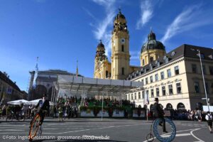 Trachten- und Schützenzug am ersten Wiesnsonntag 20.09.2026 (©Foto: Ingrid Grossmann)