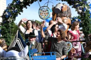 Trachten- und Schützenzug am ersten Wiesnsonntag 20.09.2026 (©Foto: Ingrid Grossmann)