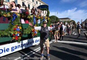 Trachten- und Schützenzug am ersten Wiesnsonntag 20.09.2026 (©Foto: Ingrid Grossmann)