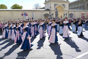 Trachten- und Schützenzug am ersten Wiesnsonntag 20.09.2026 (©Foto: Ingrid Grossmann)