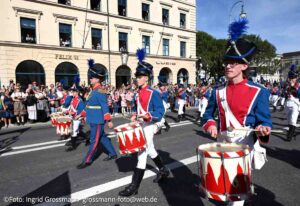 Trachten- und Schützenzug am ersten Wiesnsonntag 20.09.2026 (©Foto: Ingrid Grossmann)