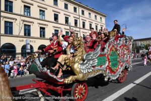 Trachten- und Schützenzug am ersten Wiesnsonntag 20.09.2026 (©Foto: Ingrid Grossmann)
