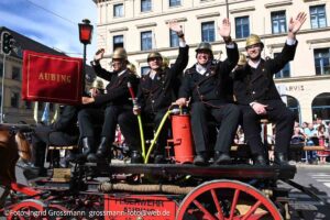 Trachten- und Schützenzug am ersten Wiesnsonntag 20.09.2026 (©Foto: Ingrid Grossmann)