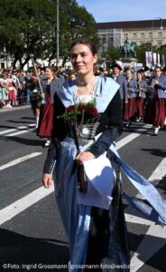Trachten- und Schützenzug am ersten Wiesnsonntag 20.09.2026 (©Foto: Ingrid Grossmann)