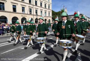 Trachten- und Schützenzug am ersten Wiesnsonntag 20.09.2026 (©Foto: Ingrid Grossmann)