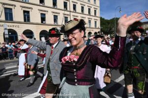 Trachten- und Schützenzug am ersten Wiesnsonntag 20.09.2026 (©Foto: Ingrid Grossmann)