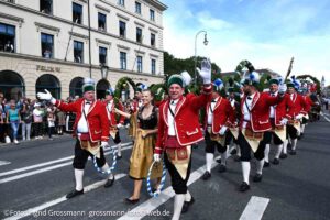 Trachten- und Schützenzug am ersten Wiesnsonntag 20.09.2026 (©Foto: Ingrid Grossmann)